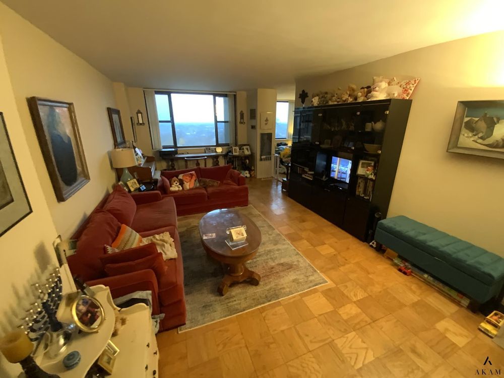 269-10 Grand Central Parkway #8X, Glen Oaks property photo 2