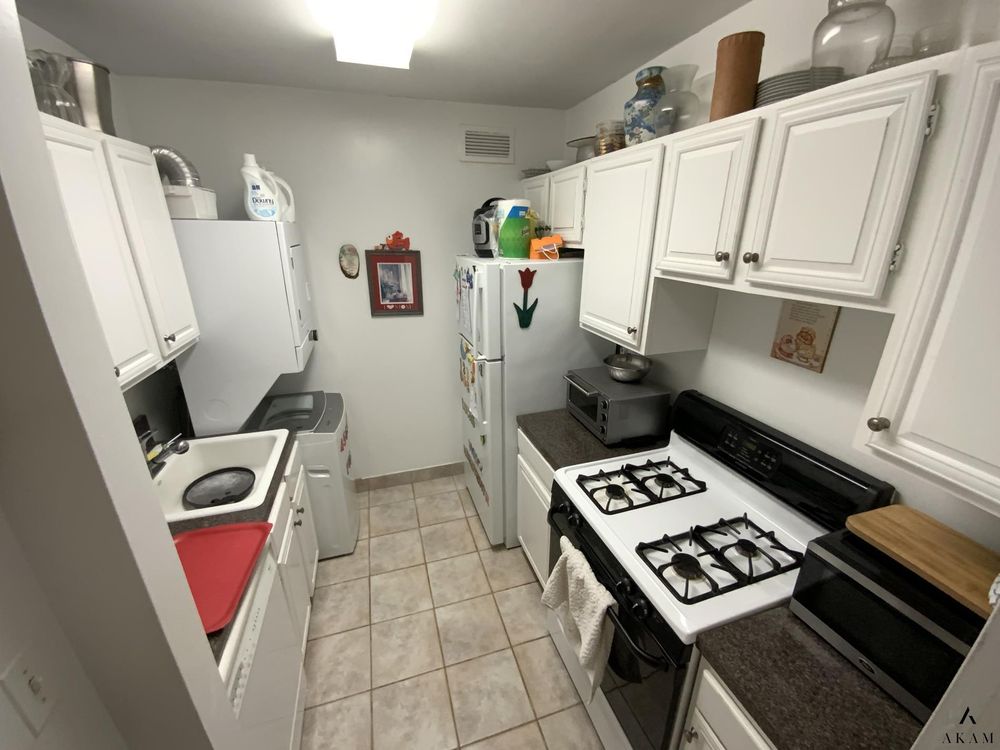 269-10 Grand Central Parkway #8X, Glen Oaks property photo 5