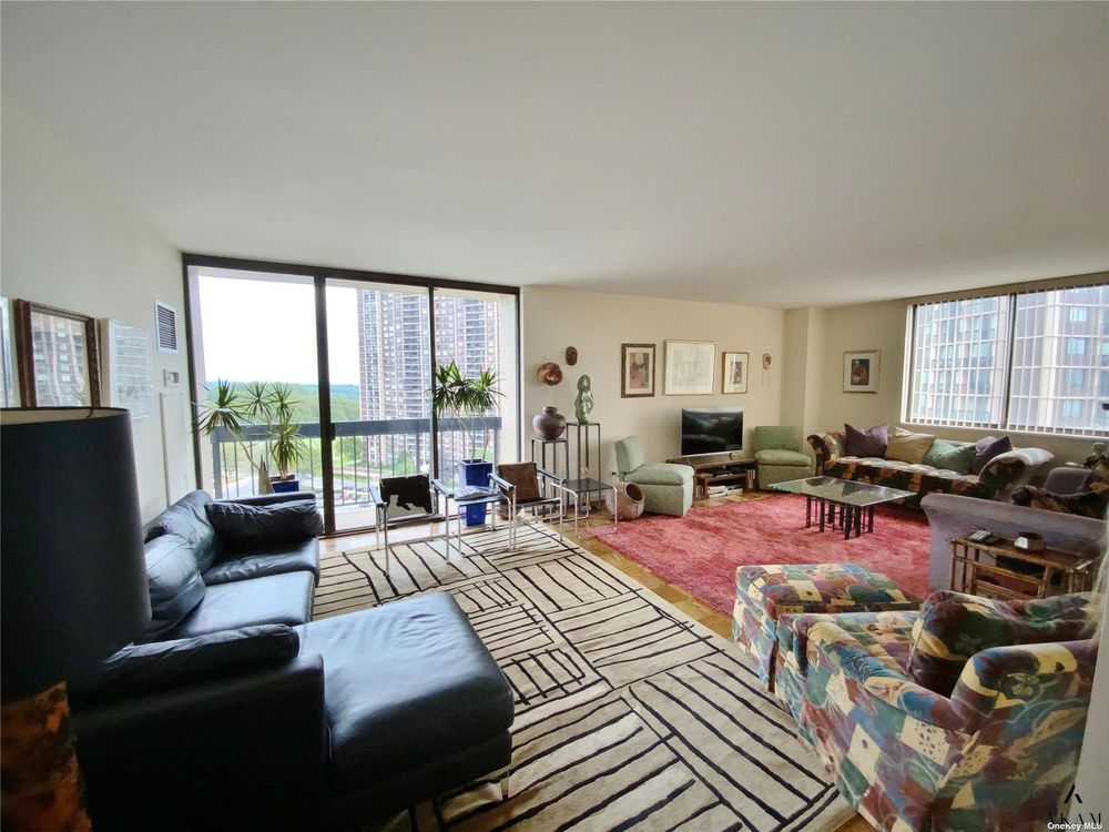 269-10 Grand Central Parkway #15E, Glen Oaks property photo 2