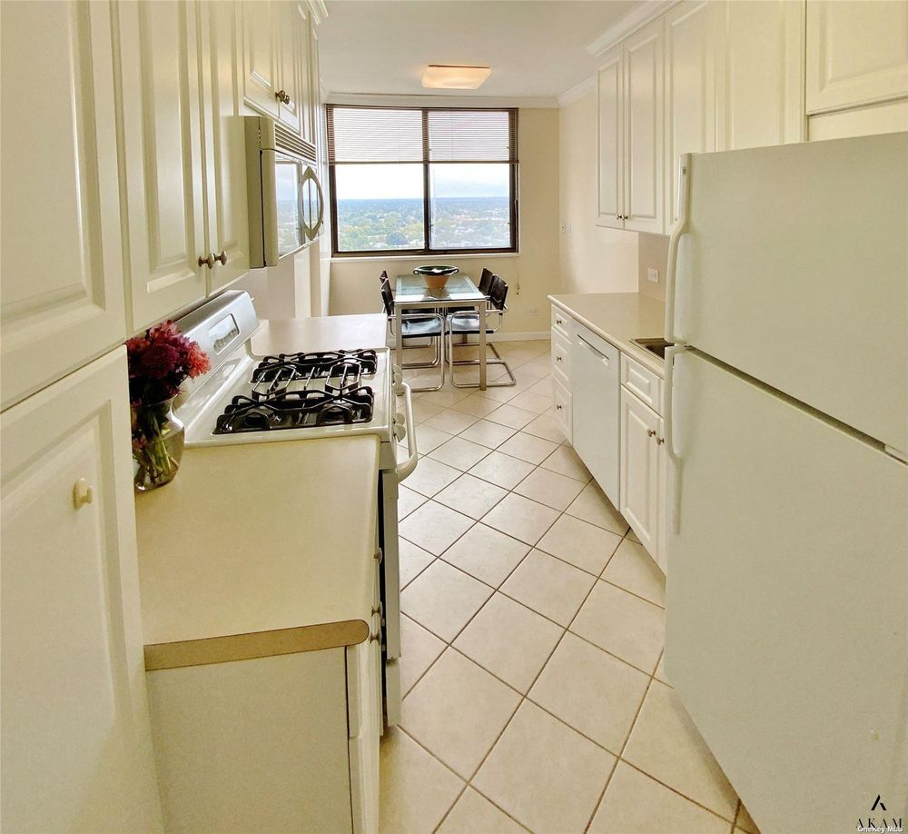 269-10 Grand Central Parkway #15E, Glen Oaks property photo 5