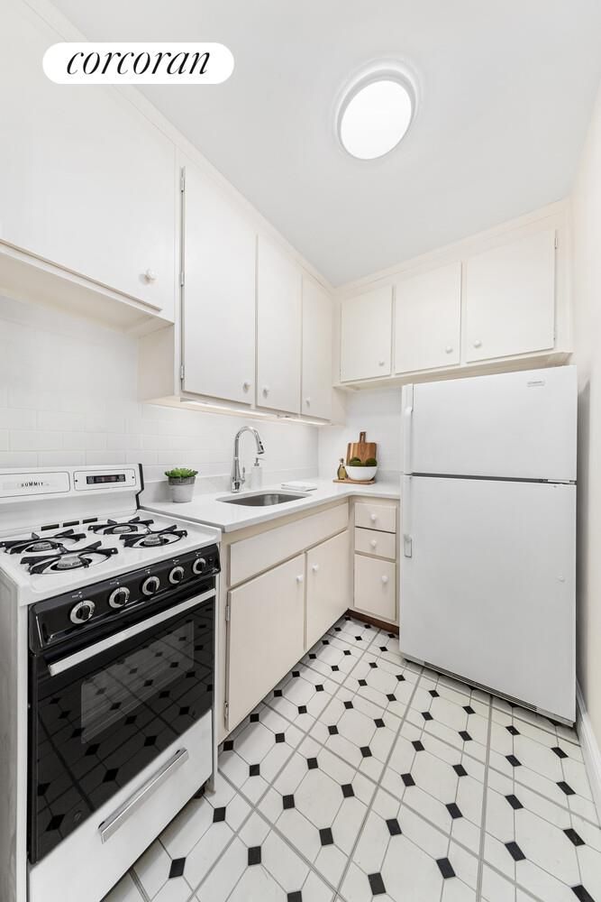 345 E 69TH Street #11A, Lenox Hill property photo 5