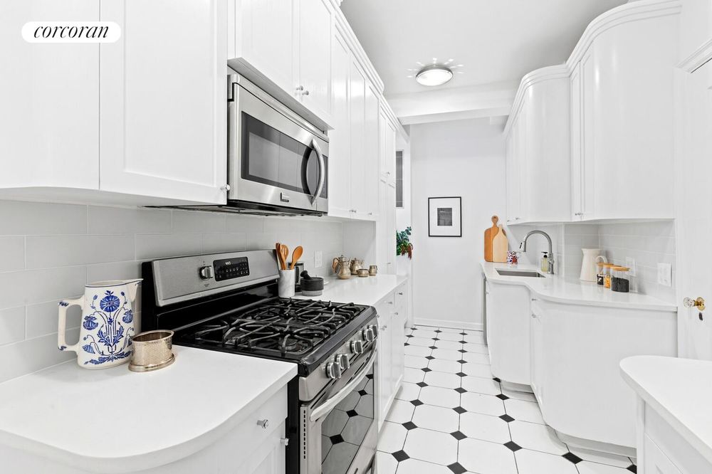 136 E 64TH Street #5D, Lenox Hill property photo 6