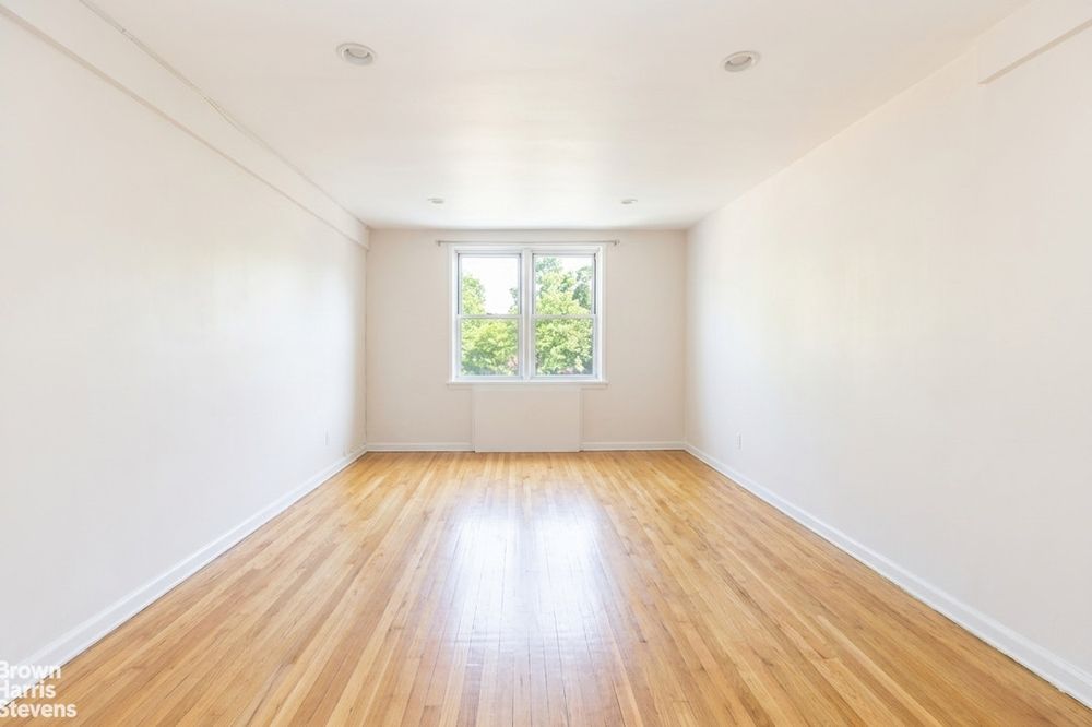 5620 NETHERLAND Avenue #3E, North Riverdale property photo 2