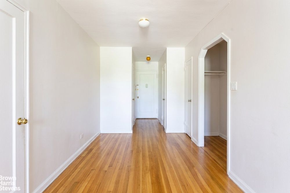 5620 NETHERLAND Avenue #3E, North Riverdale property photo 4