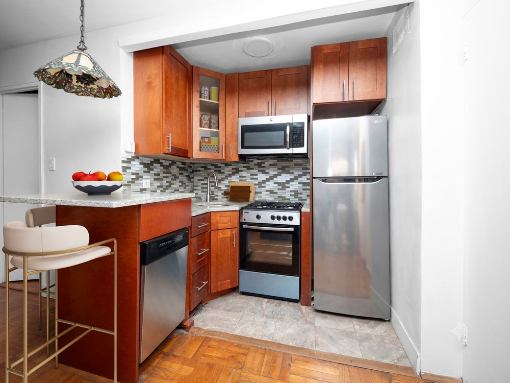 233 E 69TH Street #15O, Lenox Hill property photo 3