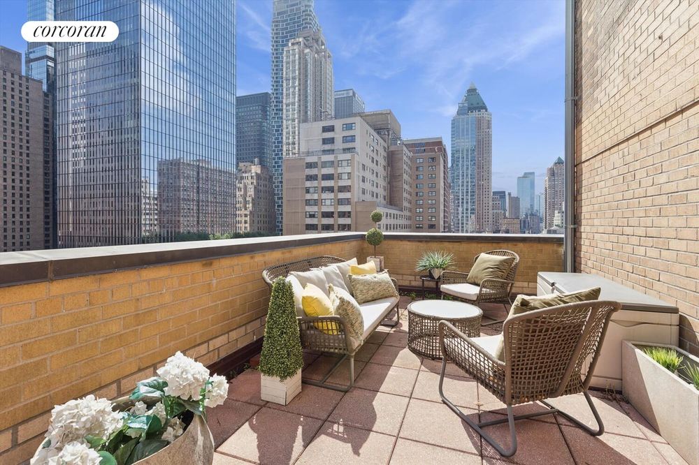 310 W 56TH Street #12F, Hell's Kitchen property photo 2
