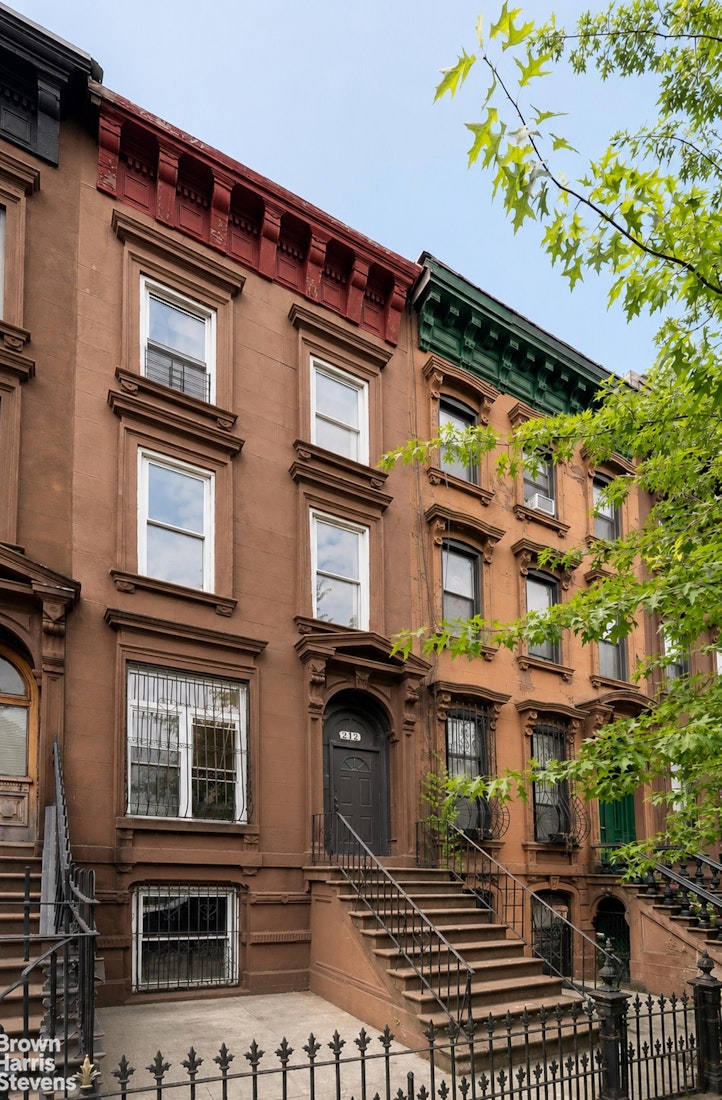 212 LEFFERTS Place