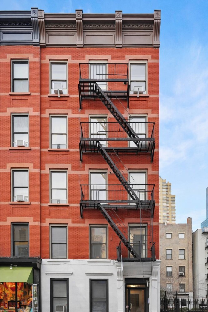 351 W 47TH Street