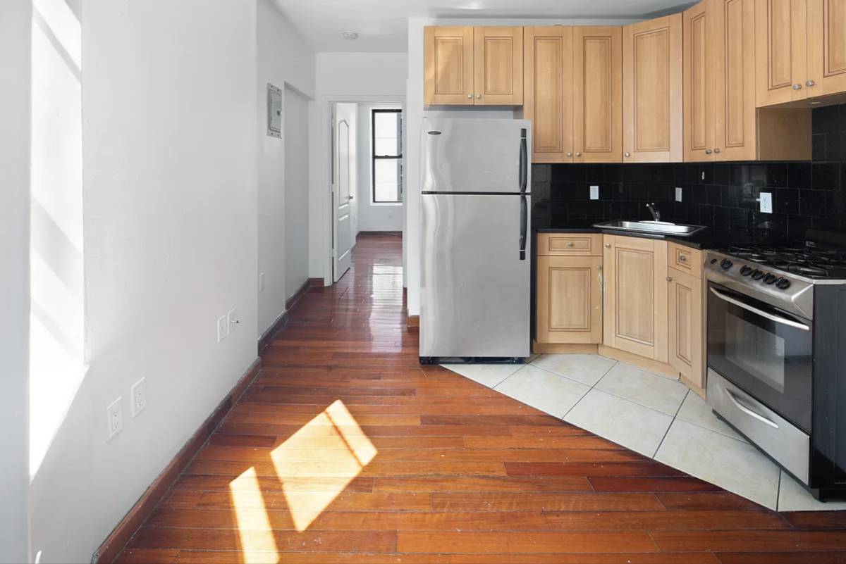 495 Ninth Avenue #2C - Kitchen