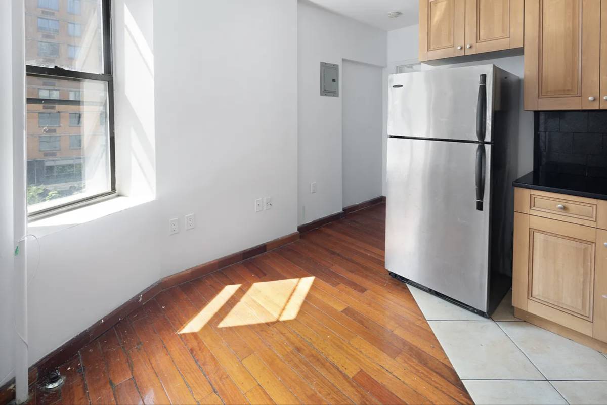 495 Ninth Avenue #2C - Kitchen