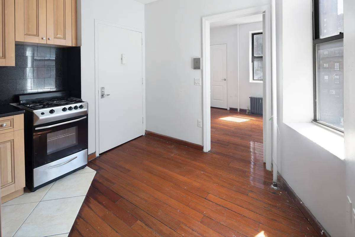 495 Ninth Avenue #2C - Kitchen