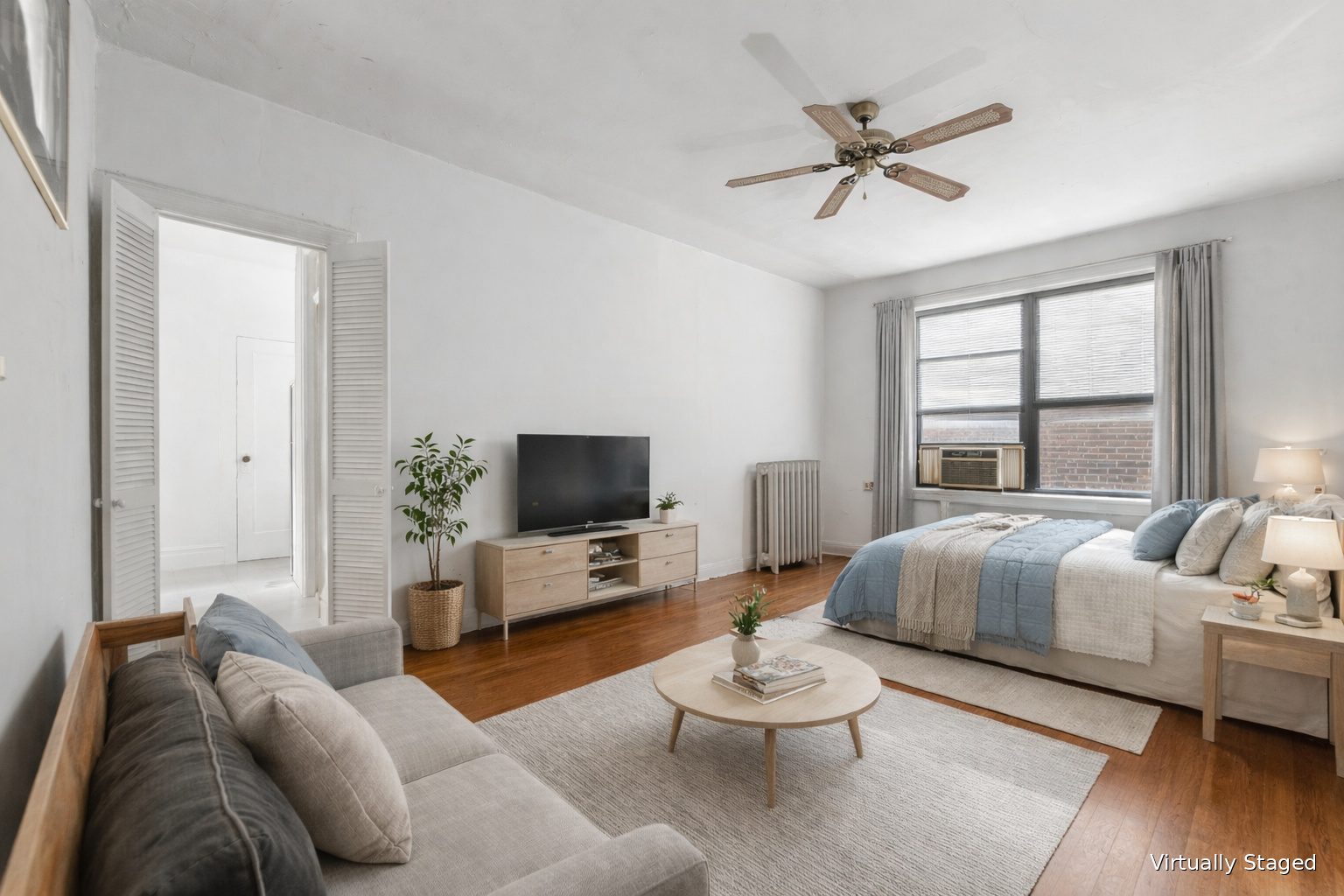 Bright Prewar Studio in Hudson Heights